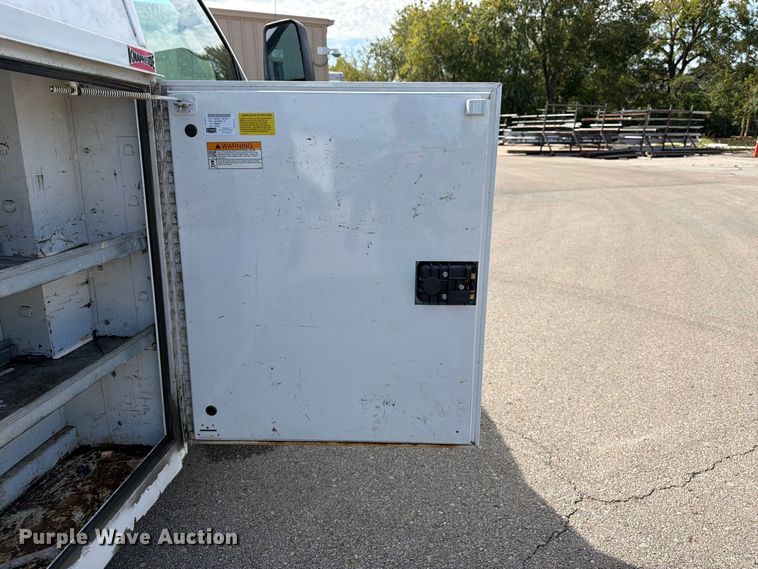 image for item DT3050 2014 GMC Savana utility van