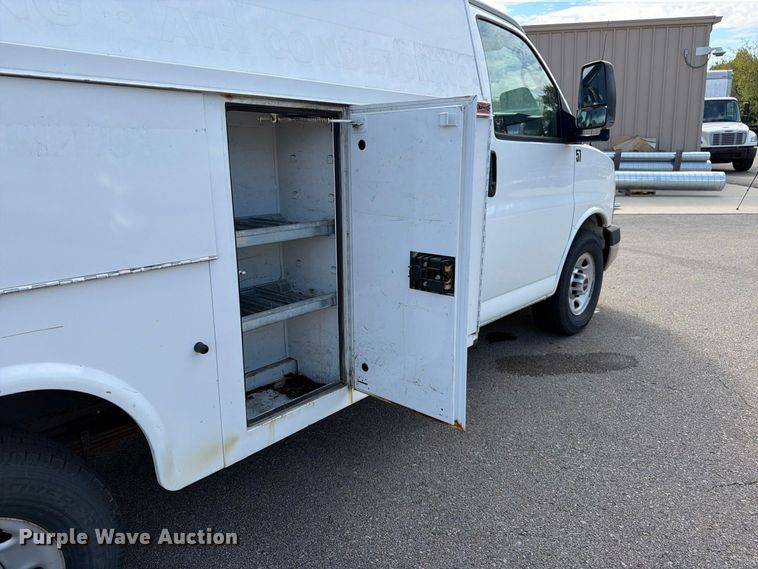 image for item DT3050 2014 GMC Savana utility van