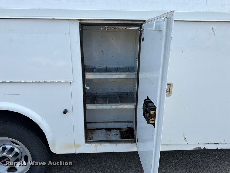 image for item DT3050 2014 GMC Savana utility van