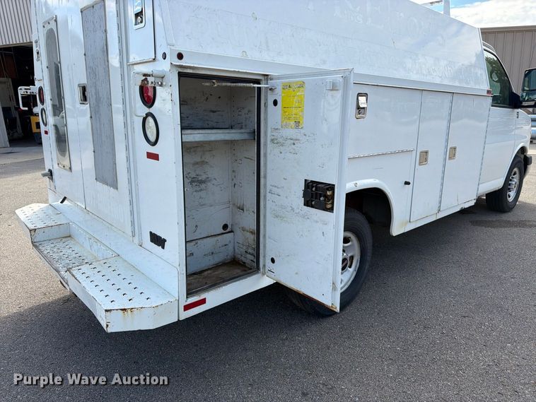image for item DT3050 2014 GMC Savana utility van