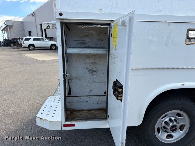 image for item DT3050 2014 GMC Savana utility van