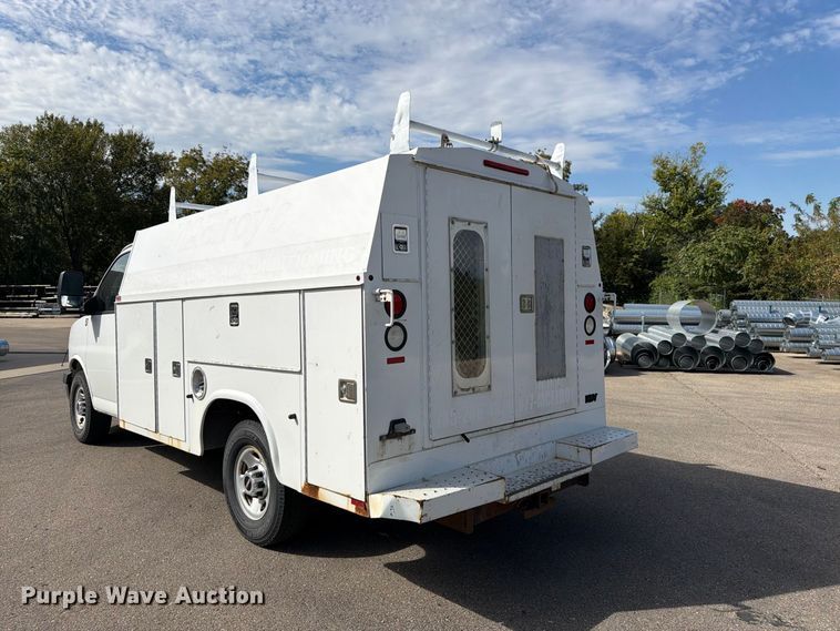 image for item DT3050 2014 GMC Savana utility van