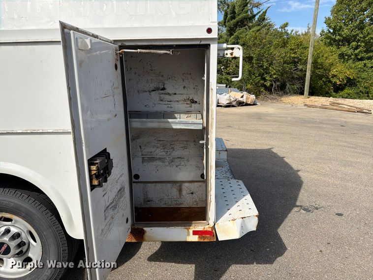 image for item DT3050 2014 GMC Savana utility van