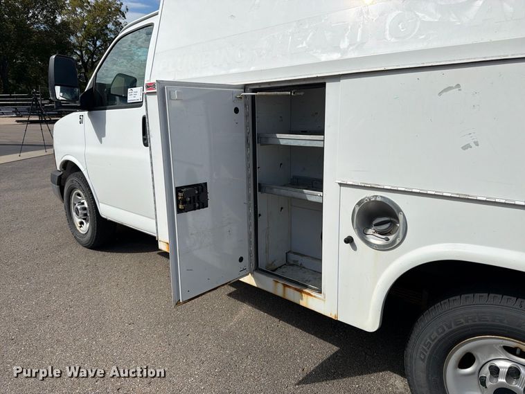image for item DT3050 2014 GMC Savana utility van