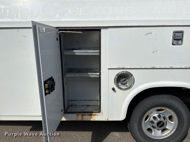 image for item DT3050 2014 GMC Savana utility van
