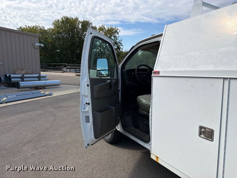 image for item DT3050 2014 GMC Savana utility van