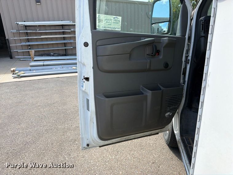 image for item DT3050 2014 GMC Savana utility van