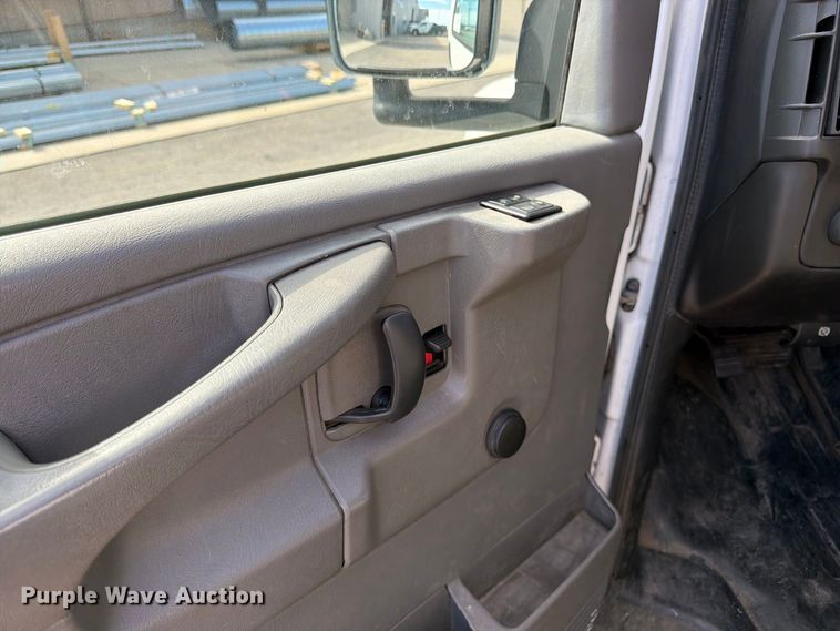 image for item DT3050 2014 GMC Savana utility van
