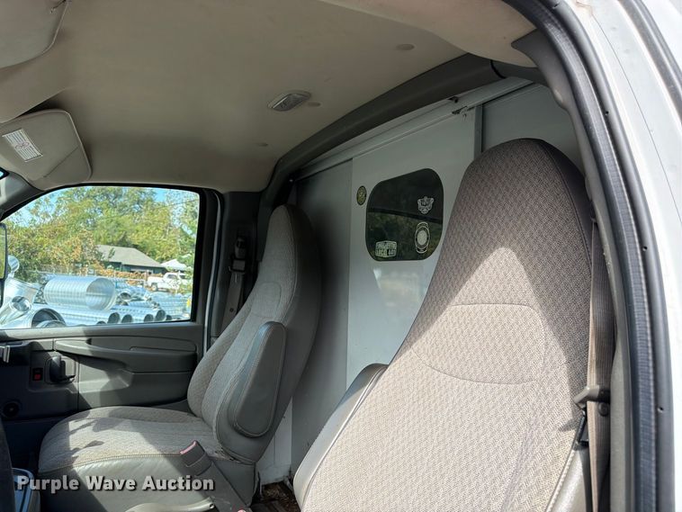 image for item DT3050 2014 GMC Savana utility van