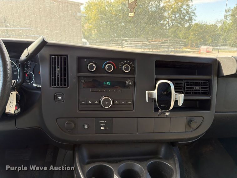 image for item DT3050 2014 GMC Savana utility van
