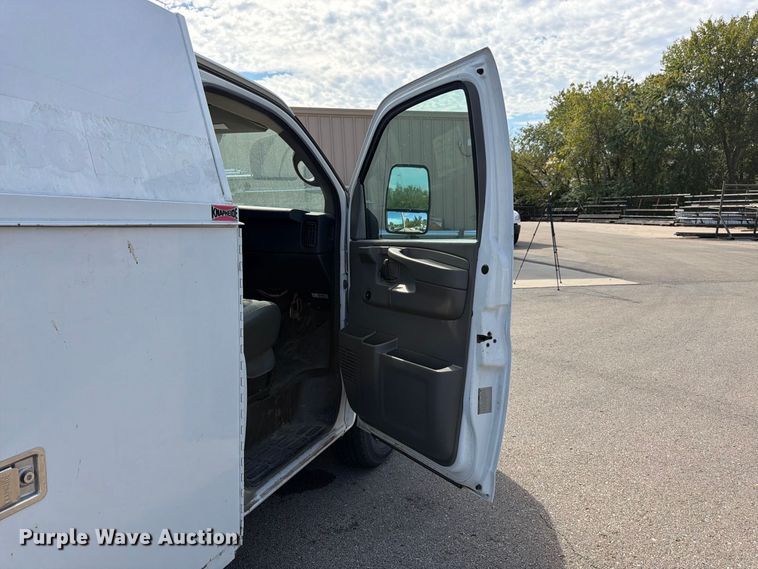 image for item DT3050 2014 GMC Savana utility van