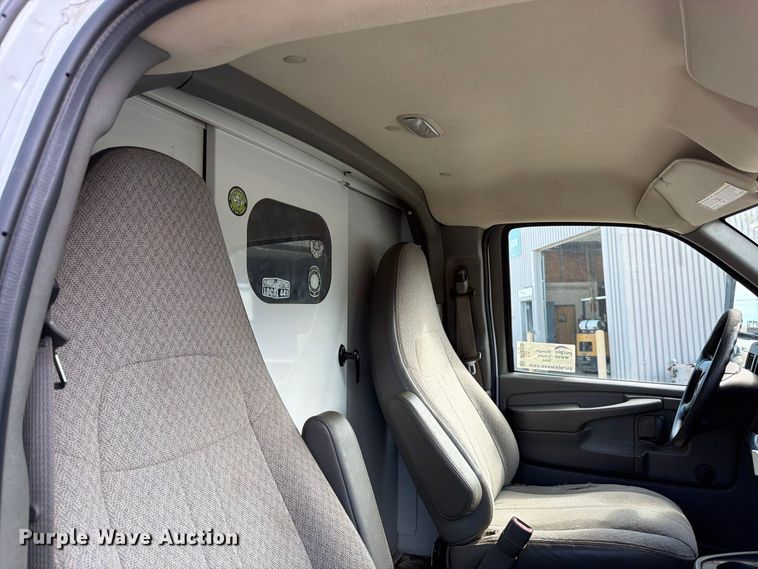 image for item DT3050 2014 GMC Savana utility van