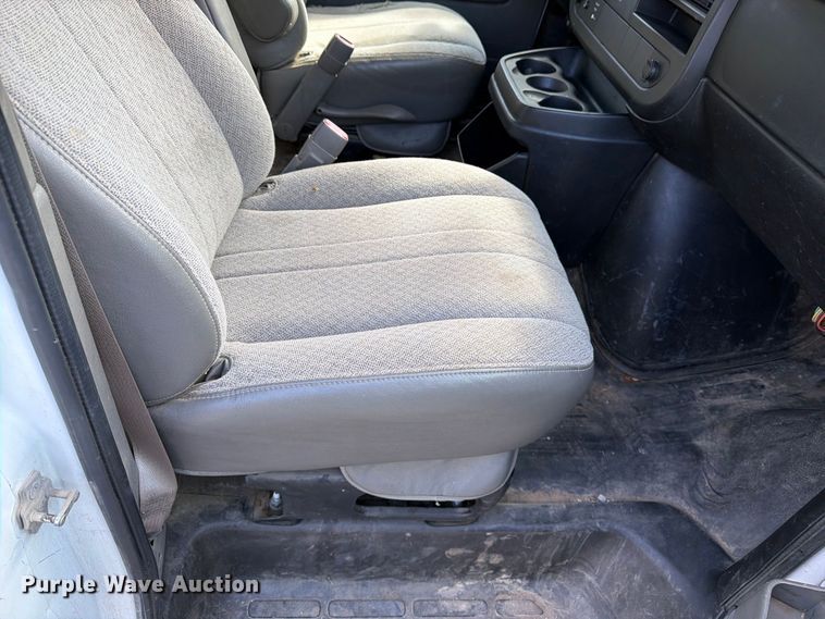 image for item DT3050 2014 GMC Savana utility van