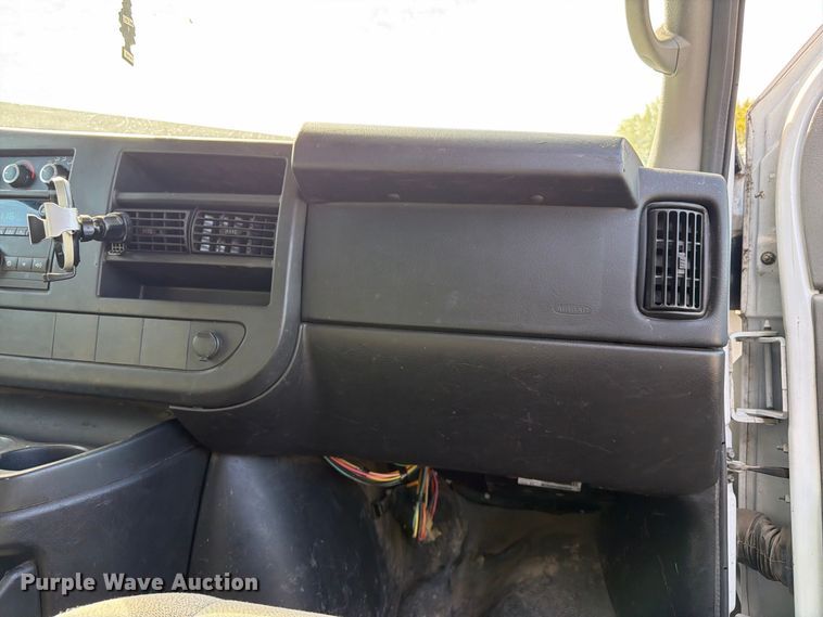 image for item DT3050 2014 GMC Savana utility van
