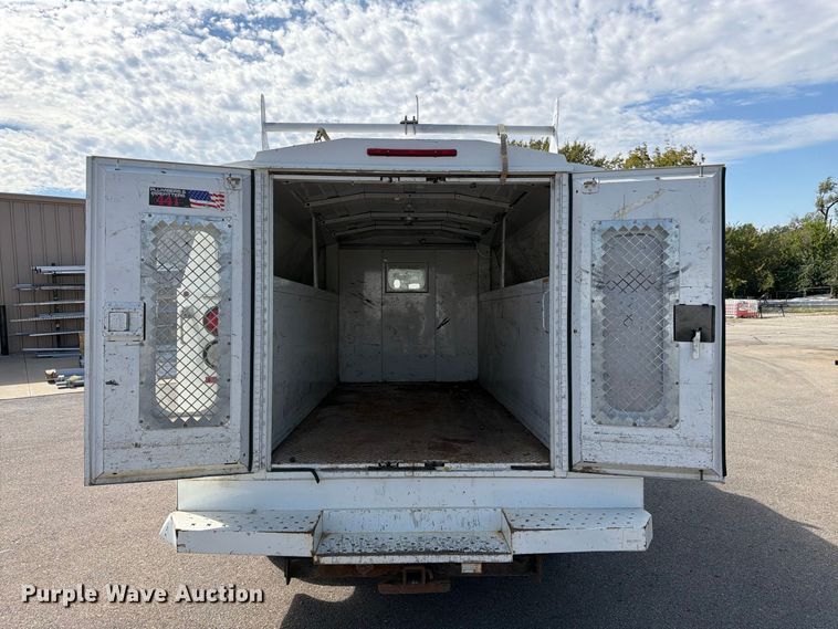 image for item DT3050 2014 GMC Savana utility van