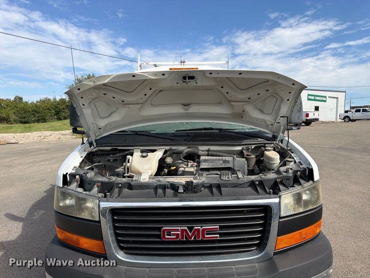 image for item DT3050 2014 GMC Savana utility van