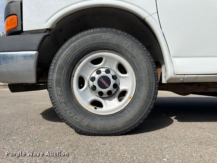 image for item DT3050 2014 GMC Savana utility van