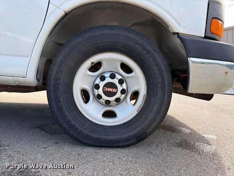 image for item DT3050 2014 GMC Savana utility van