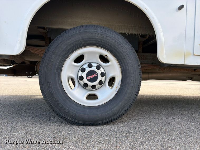 image for item DT3050 2014 GMC Savana utility van