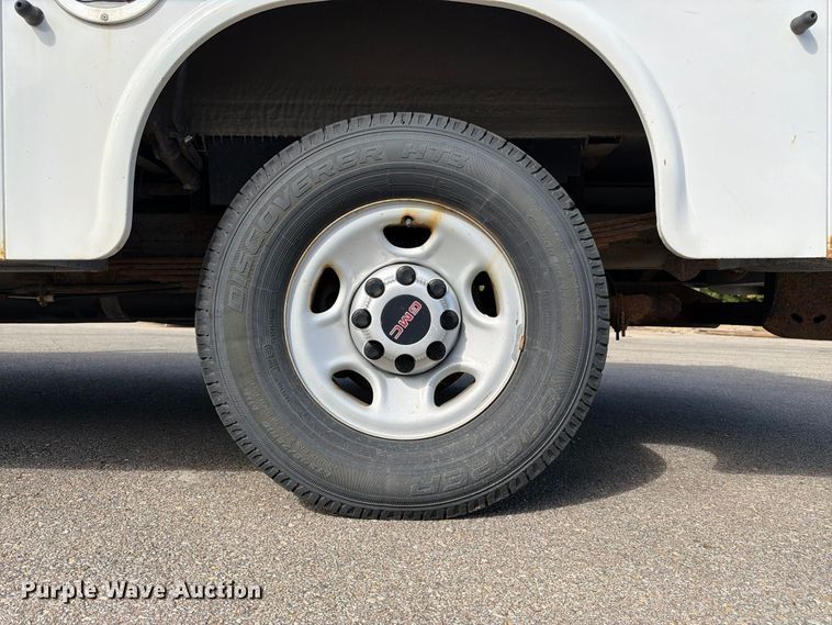 image for item DT3050 2014 GMC Savana utility van