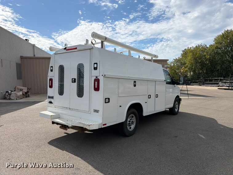 image for item DT3051 2018 GMC Savana utility van