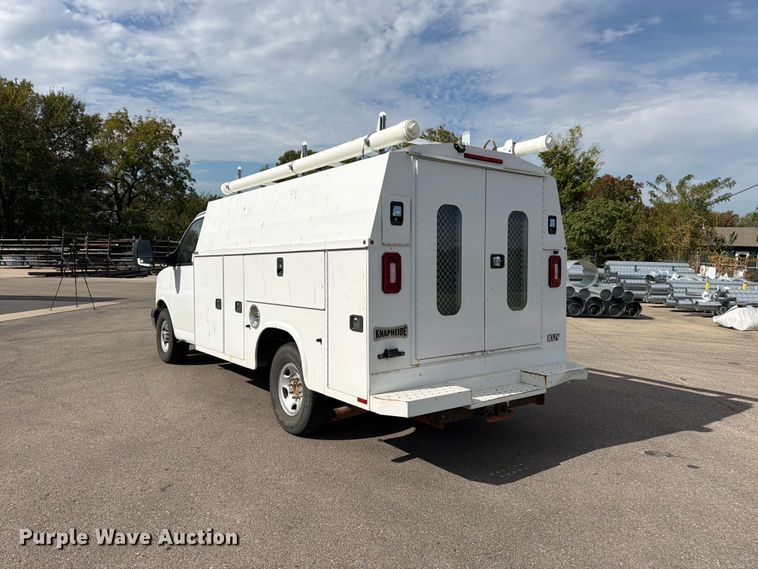 image for item DT3051 2018 GMC Savana utility van