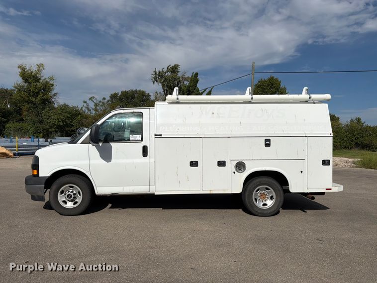 image for item DT3051 2018 GMC Savana utility van