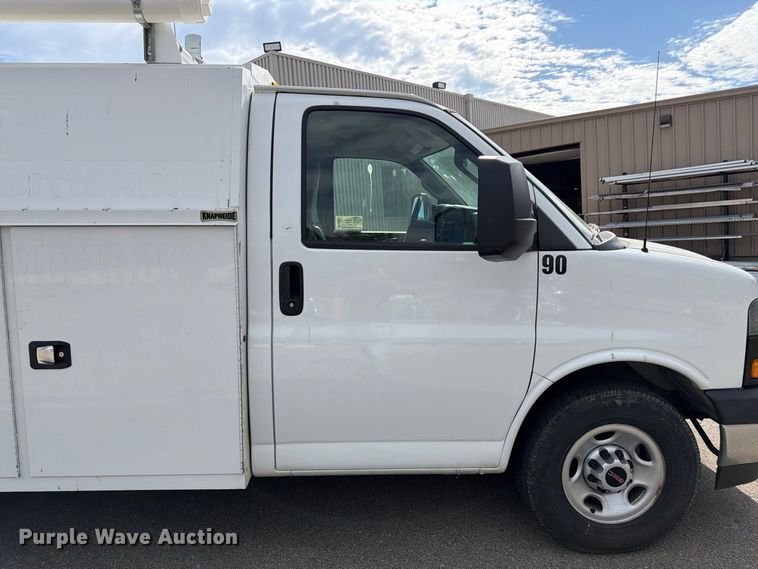 image for item DT3051 2018 GMC Savana utility van