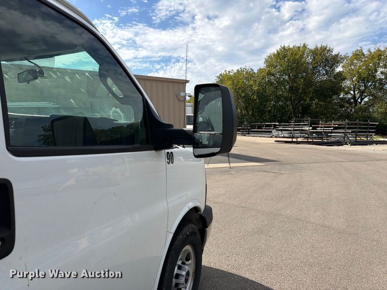 image for item DT3051 2018 GMC Savana utility van