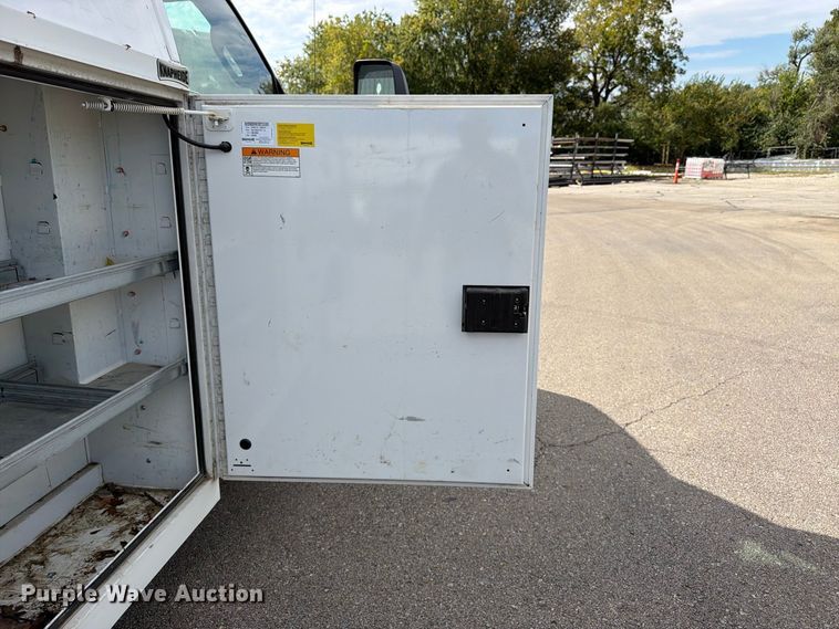 image for item DT3051 2018 GMC Savana utility van