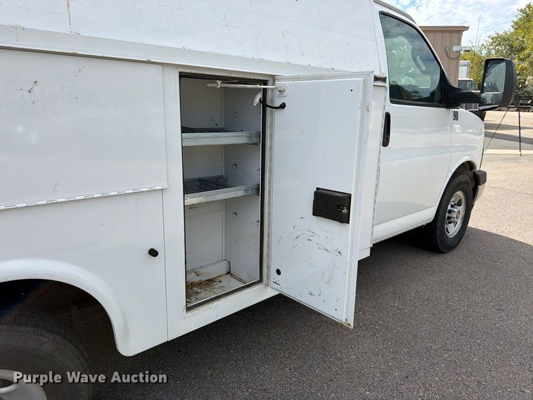 image for item DT3051 2018 GMC Savana utility van