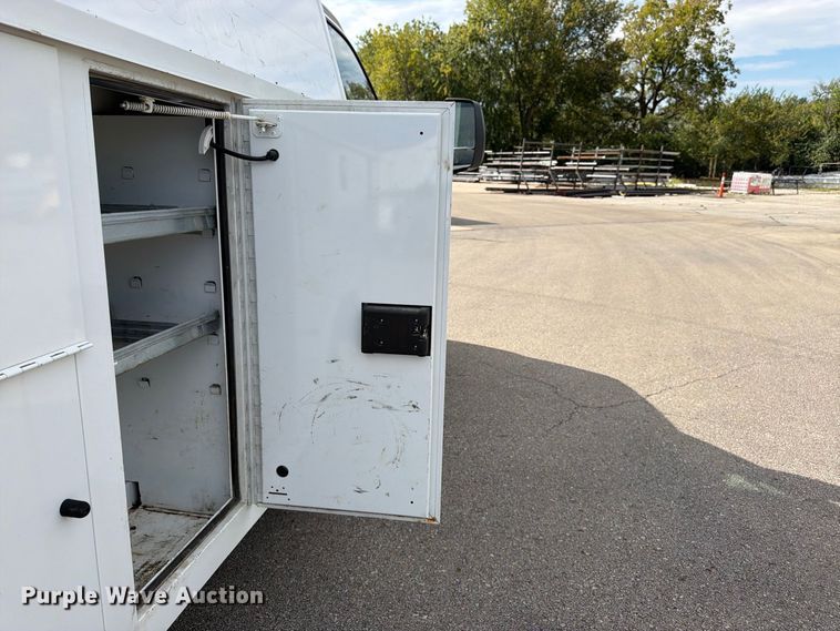 image for item DT3051 2018 GMC Savana utility van