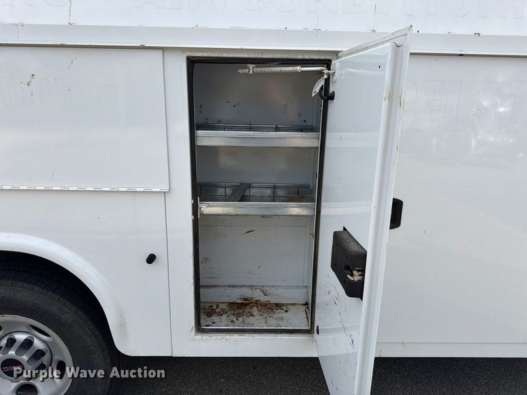 image for item DT3051 2018 GMC Savana utility van