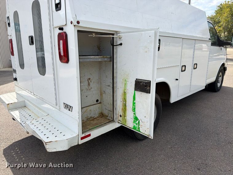 image for item DT3051 2018 GMC Savana utility van