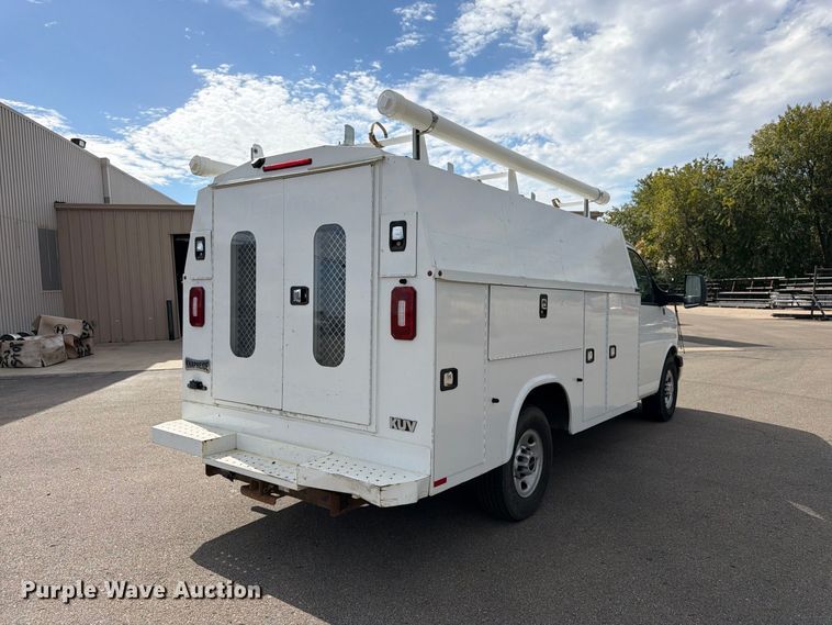 image for item DT3051 2018 GMC Savana utility van