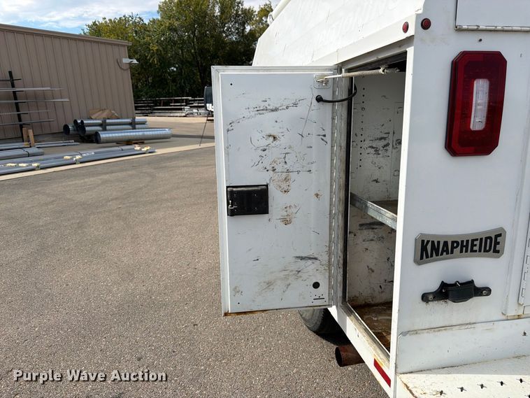 image for item DT3051 2018 GMC Savana utility van