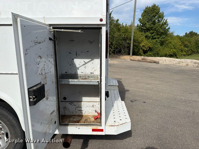 image for item DT3051 2018 GMC Savana utility van