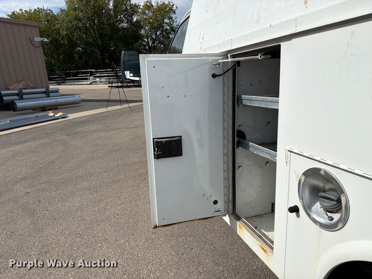 image for item DT3051 2018 GMC Savana utility van