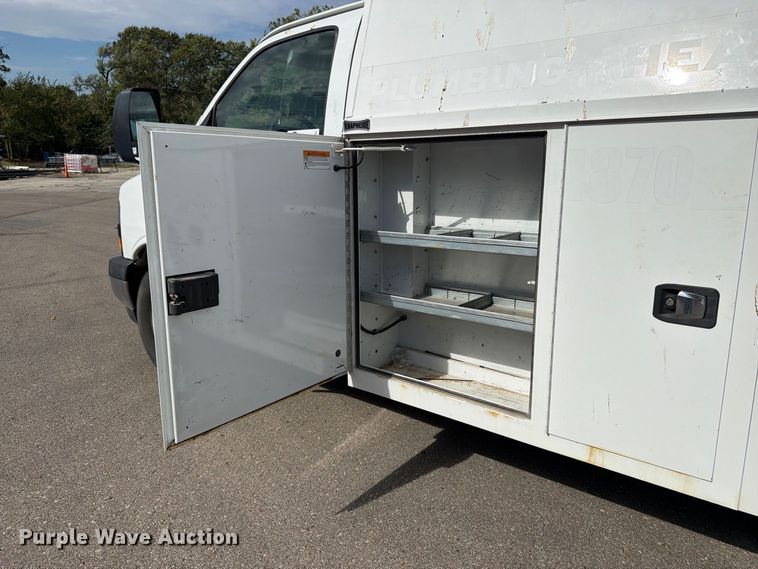 image for item DT3051 2018 GMC Savana utility van
