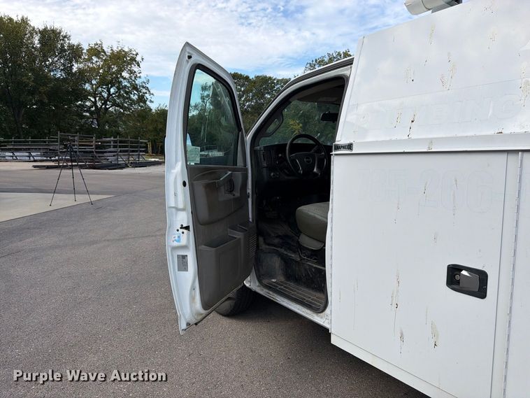 image for item DT3051 2018 GMC Savana utility van