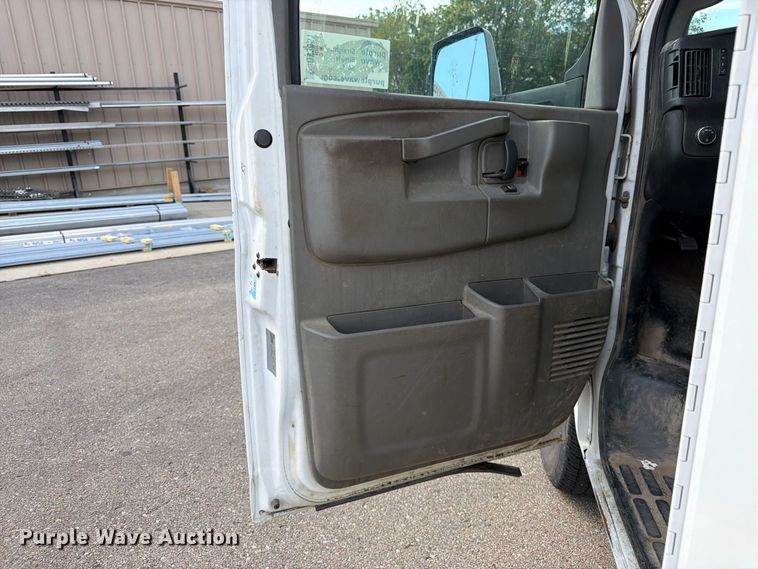 image for item DT3051 2018 GMC Savana utility van