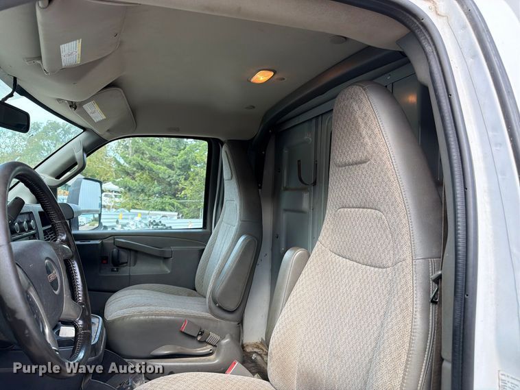 image for item DT3051 2018 GMC Savana utility van