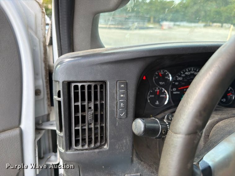 image for item DT3051 2018 GMC Savana utility van