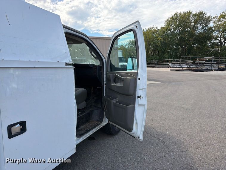 image for item DT3051 2018 GMC Savana utility van