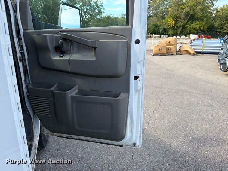 image for item DT3051 2018 GMC Savana utility van