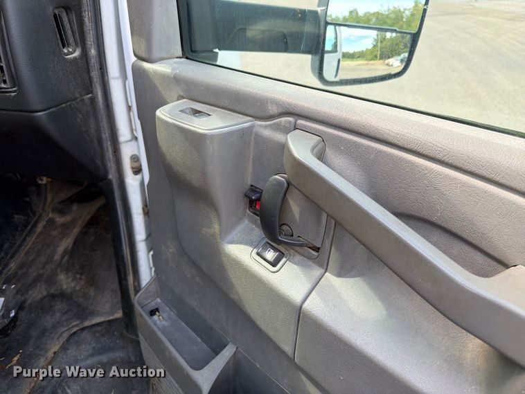 image for item DT3051 2018 GMC Savana utility van
