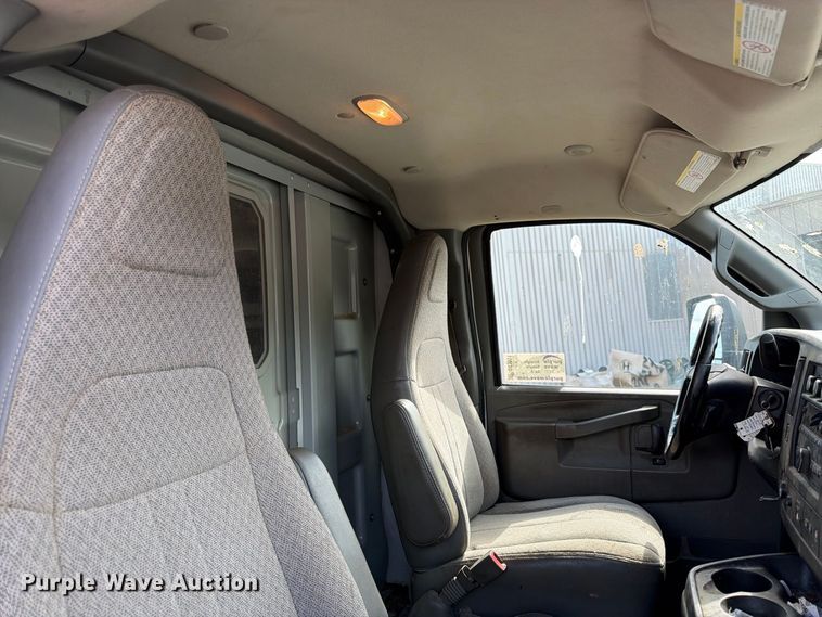 image for item DT3051 2018 GMC Savana utility van