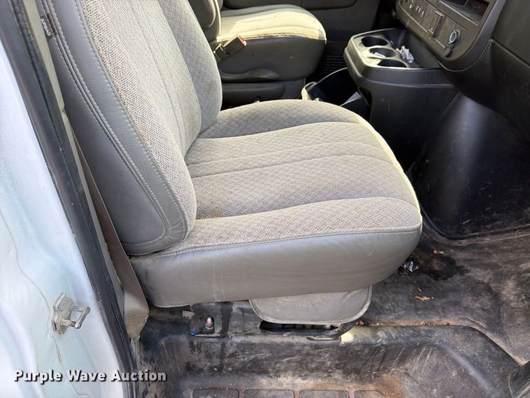 image for item DT3051 2018 GMC Savana utility van