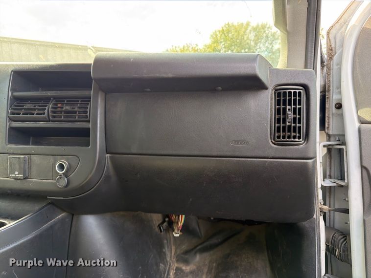 image for item DT3051 2018 GMC Savana utility van