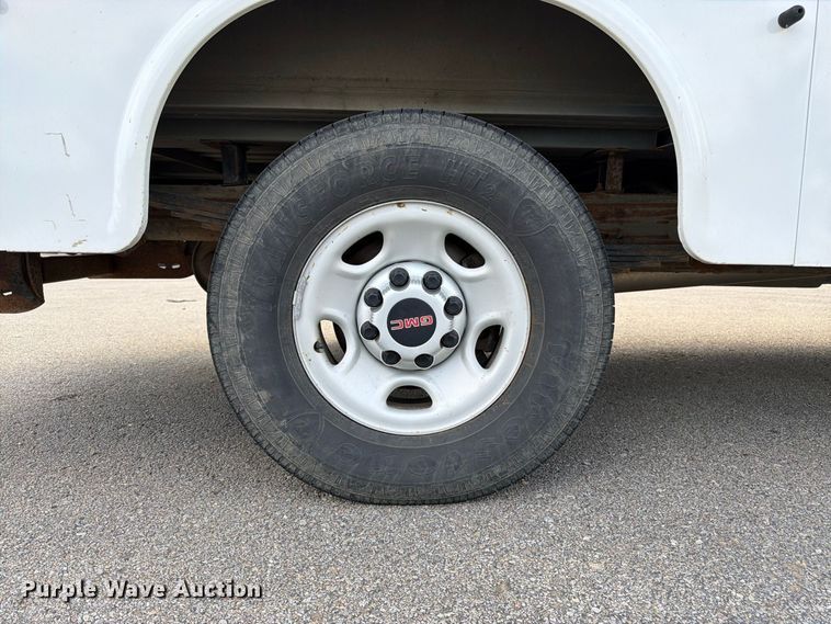 image for item DT3051 2018 GMC Savana utility van